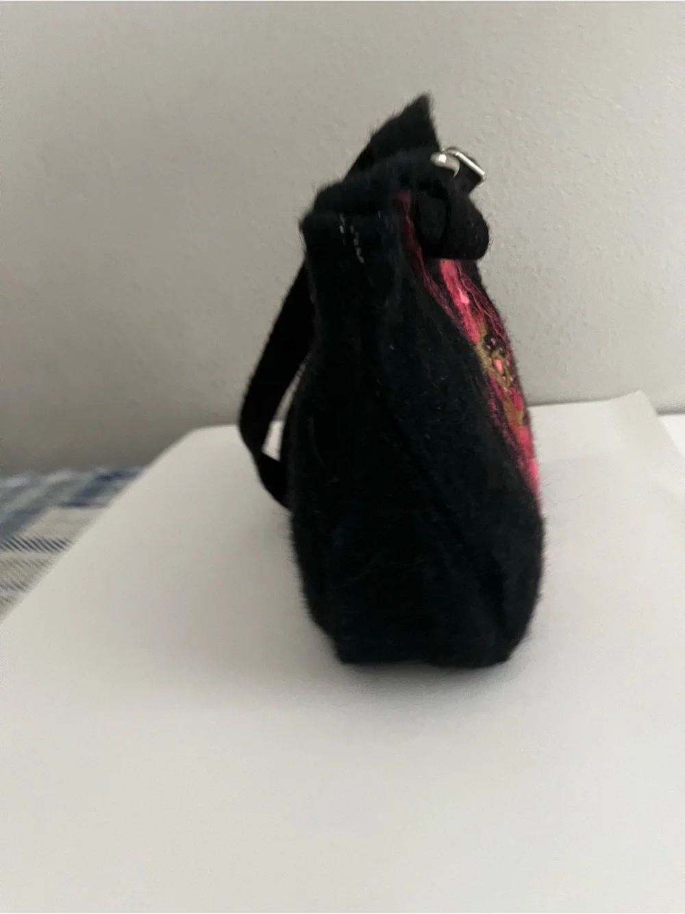 Peruvian embroidered crossbody shoulder bag. - Picture 11 of 13
